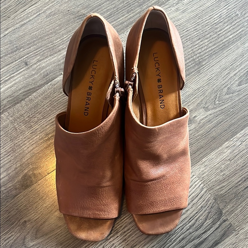 Lucky Brand Tan and Brown Mules with Chic Comfort